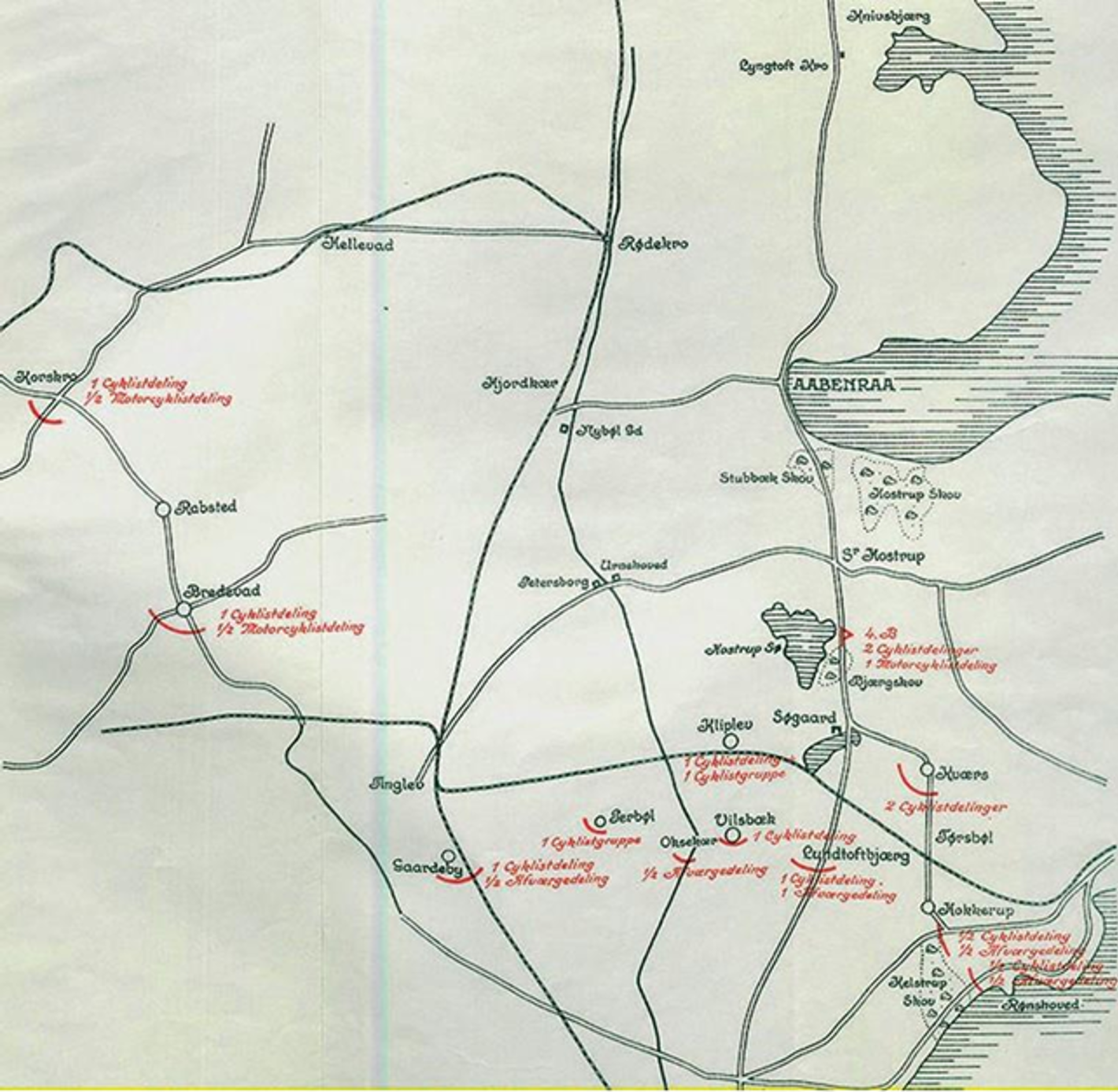 Et tegnet kort over Aabenraa og omegn, hvor placeringen af motorcykelgrupper, cyklist- og fodfolkspatruljer er indskrevet med rødt. På disse placeringer kæmpede de danske soldater mod tyskerne.
